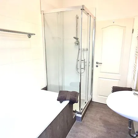 Modernes Fuer 5 Personen شقة