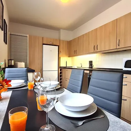 Modernes Fuer 5 Personen