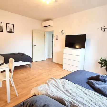 Modernes Fuer 5 Personen * شفيرته