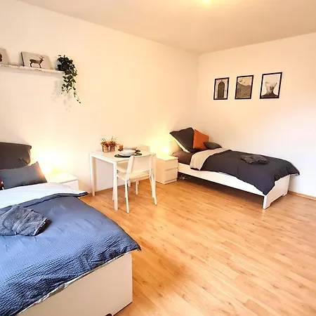 Modernes Fuer 5 Personen *